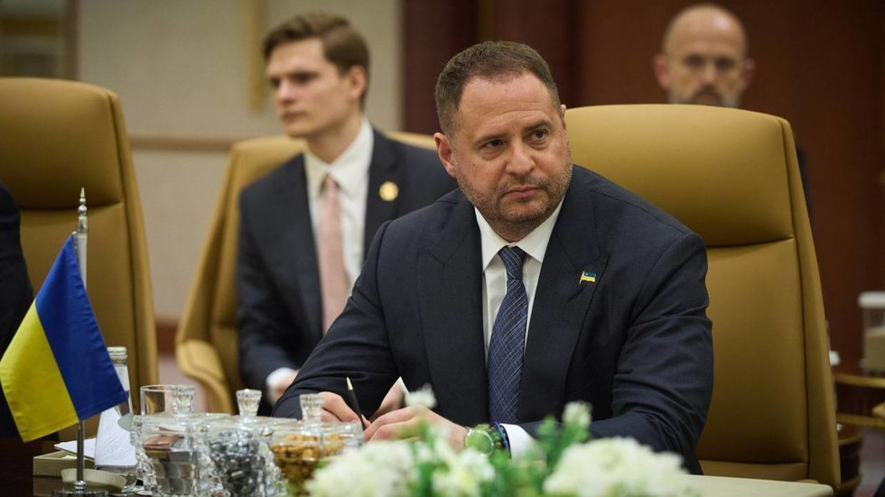 Zelenského bývalá pravá ruka vylúčená z viacerých postov