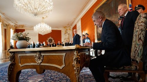 Kritik vojenskej pomoci Ukrajine sa stal českým premiérom