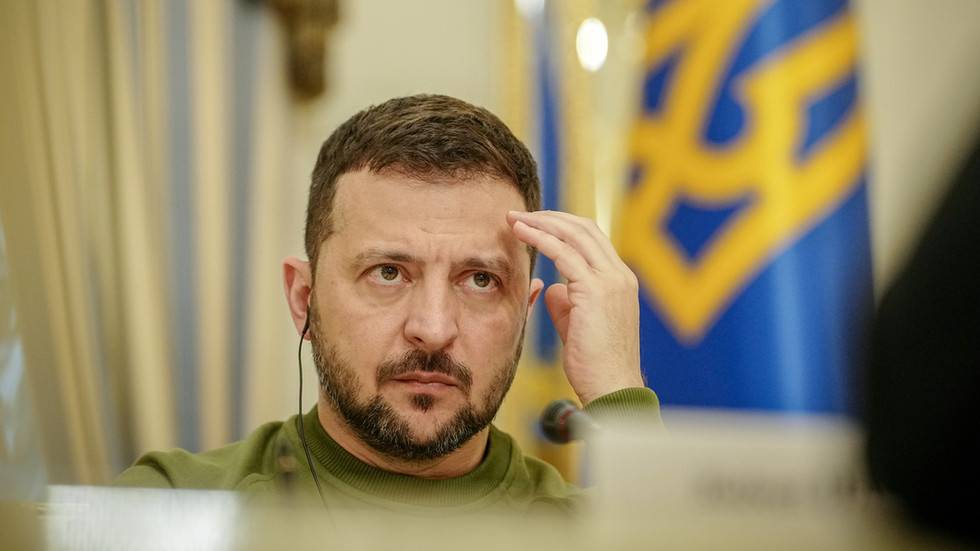 Moc je pre Zelenského „droga“ – povedal politológ. S touto analýzou je malý problém – Zelensky totiž nie je moc, on je len bábka v bábkovom divadle, v ktorom umiera veľa divákov.