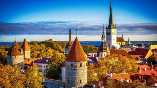 Štát EÚ väzní politikov proti NATO za „zradu“