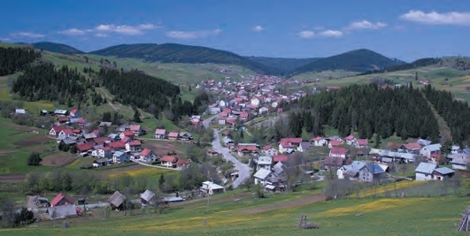 NOVOŤ: Obcou prechádza cesta do Poľska, ktorá umožňuje prepojenie Oravy s Poľskom, Kysucami, ale najmä s Českom. NOVOŤ: Obcou prechádza cesta do Poľska, ktorá umožňuje prepojenie Oravy s Poľskom, Kysucami, ale najmä s Českom.