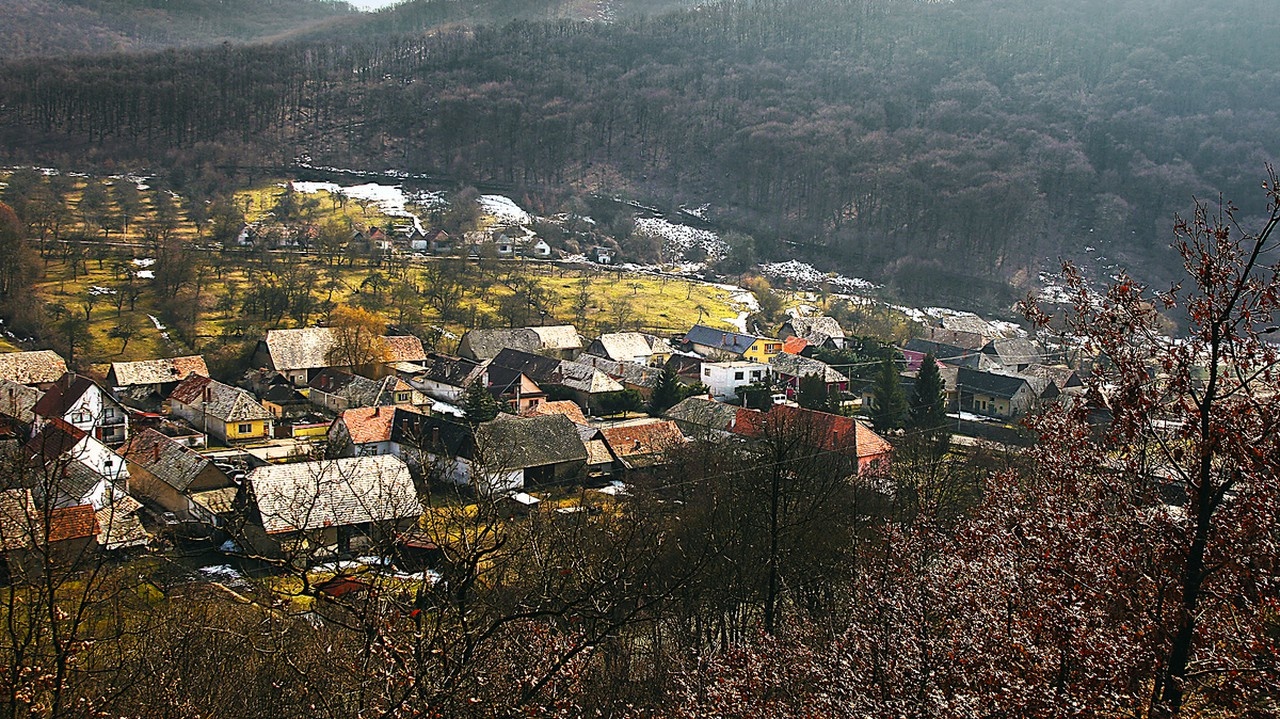 MEDOVARCE: Obec Medovarce sa nachádza v južnej časti Krupinskej planiny.