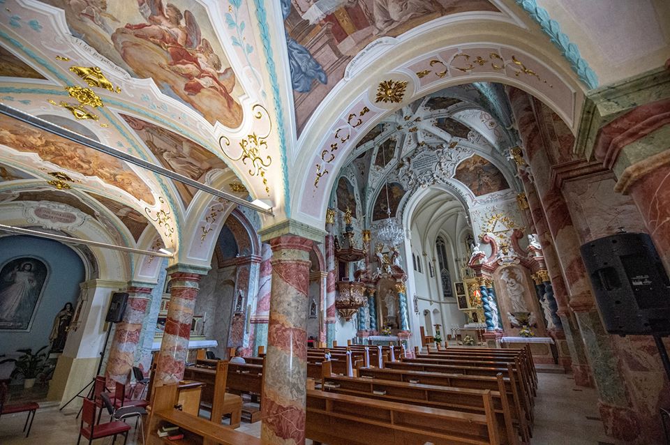 MARIANKA: Kláštor neskôr kúpil knieža Schwarzenberg z Orlíka nad Vltavou, ktorý ho prestaval v klasicistickom štýle na poľovnícky zámoček. MARIANKA: Kláštor neskôr kúpil knieža Schwarzenberg z Orlíka nad Vltavou, ktorý ho prestaval v klasicistickom štýle na poľovnícky zámoček.