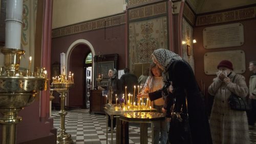 Krajina EÚ „narúša normálny náboženský život“ – tvrdia experti OSN