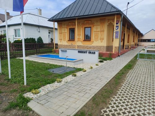 KRÁSNOVCE: Krásnovce ležia v severnej časti Východoslovenskej nížiny, na západnom vale Laborca.