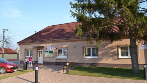 KOSTOLIŠTE: Obec Kostolište, ležiace 1km západne od Malaciek, sa nachádza v strede Záhorskej nížiny.