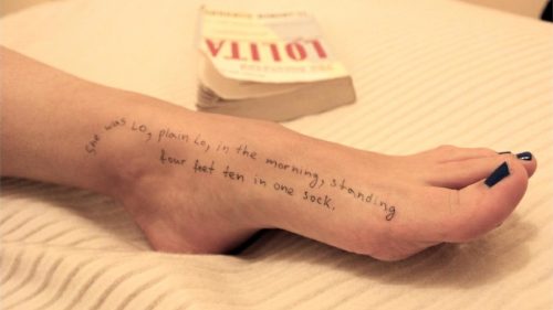 Citáty o Lolite, ukrajinské pasy a Bill Gates: Demokrati zverejnili novú várku Epsteinových FOTOGRAFIÍ