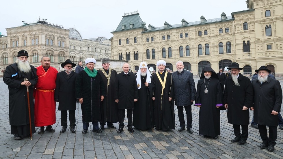 Boh nikdy neopustí Rusko, vyhlásil Putin