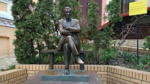 Ukrajina zbúra pamätník legendárneho narodeného spisovateľa v Kyjeve