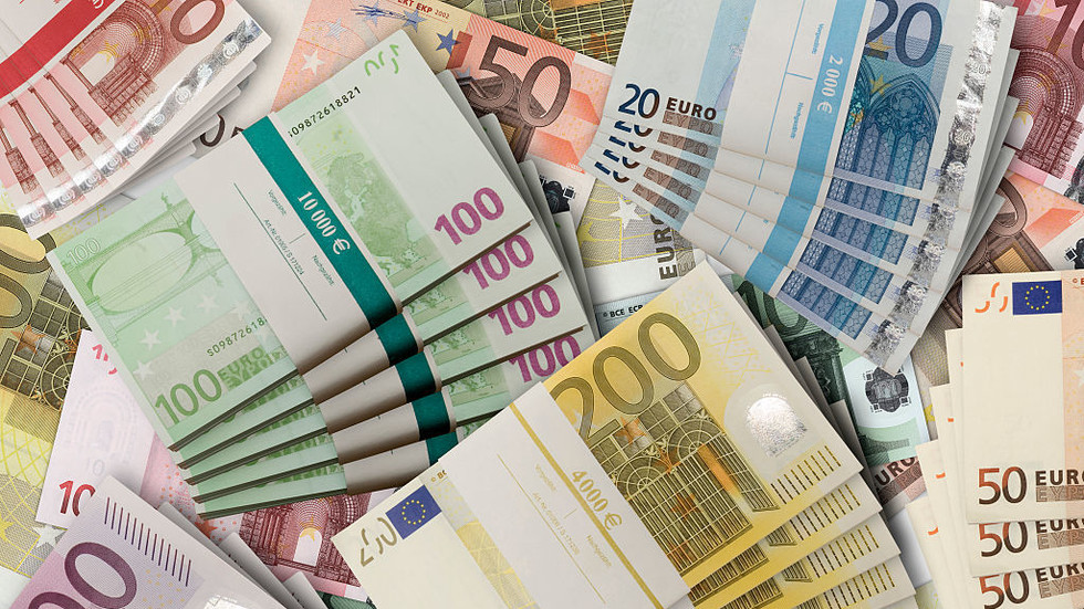 Daňoví poplatníci EÚ budú ročne platiť 3 miliardy eur za pôžičku Ukrajine – Politico