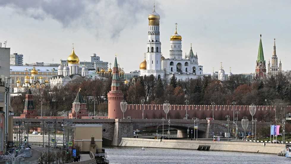 Kremeľ načrtol podmienky pre rokovania s Macronom