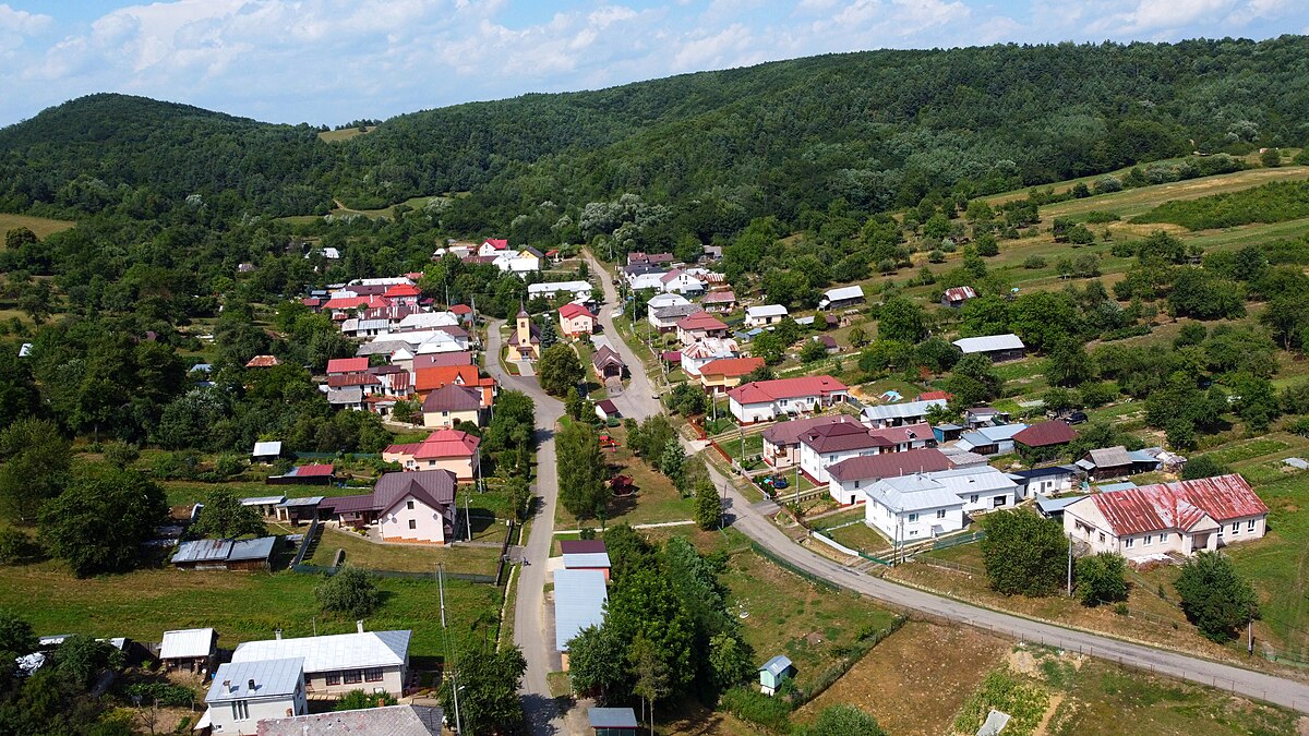 HRUBOV: Hrubov leží vo východnom okraji Ondavskej vrchoviny. HRUBOV: Hrubov leží vo východnom okraji Ondavskej vrchoviny.