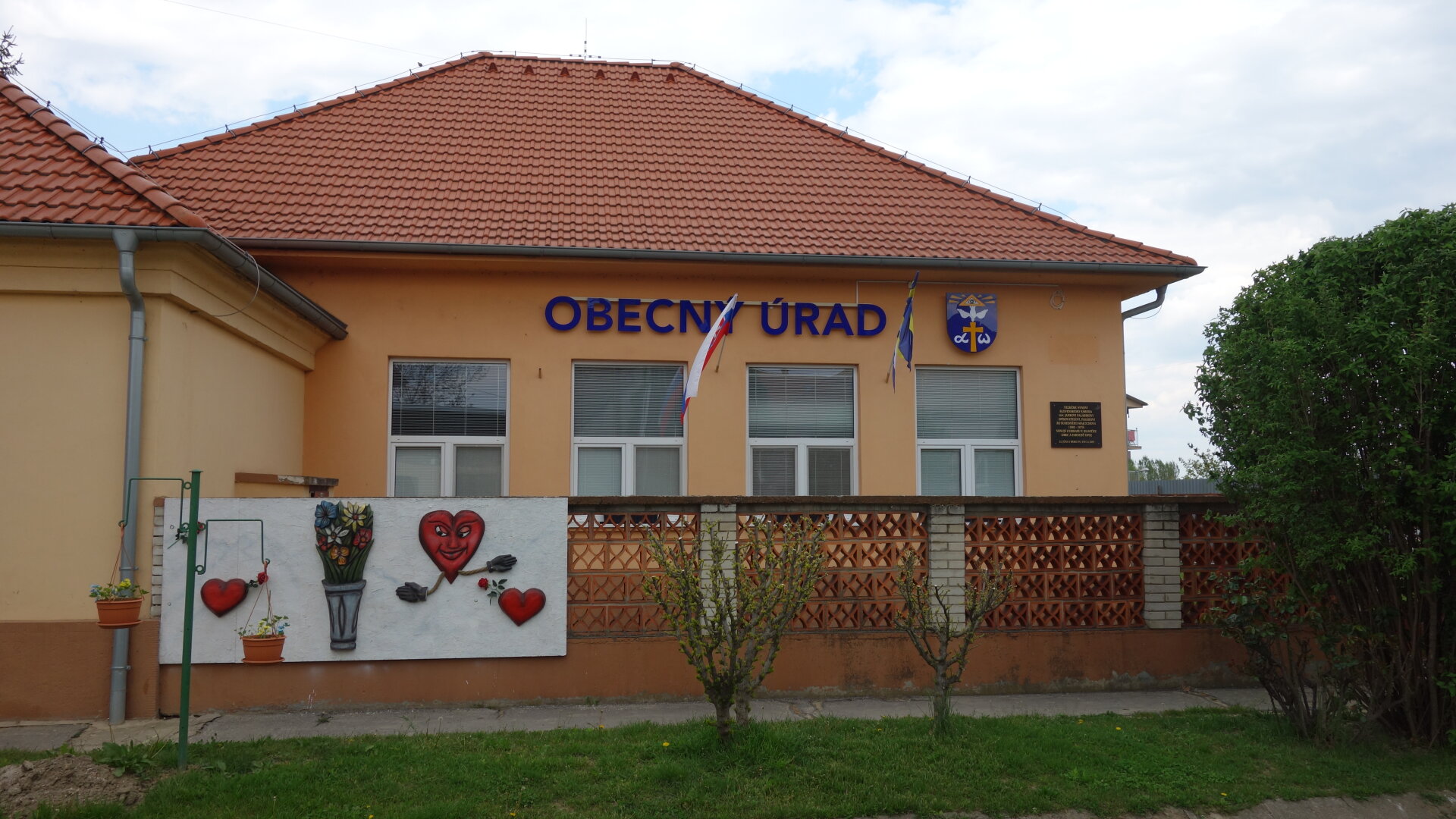 OPOJ: Po roku 1990 sa Opoj stal opäť samostatnou obcou.