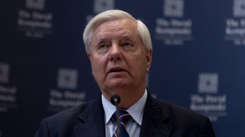 Americký senátor, ktorý sa zasadzuje za vojnovú politiku, vyzýva na zabavenie ruských ropných tankerov