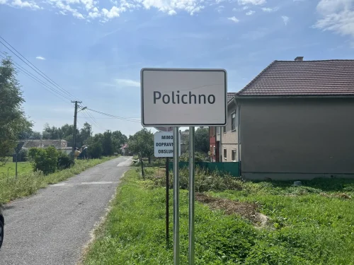 POLICHNO: Obec v okrese Lučenec.