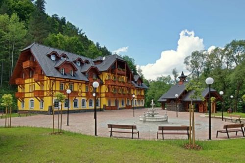 VEĽKÝ LIPNÍK: Obec Veľký Lipník leží na styku Pienin a Spišskej Magury v doline potoka Lipník a jeho prítoku Šoltysa.