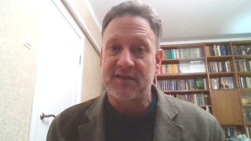 Zelenskému hrozí „cintorín“, ak bude zbavený moci, tvrdí americký novinár