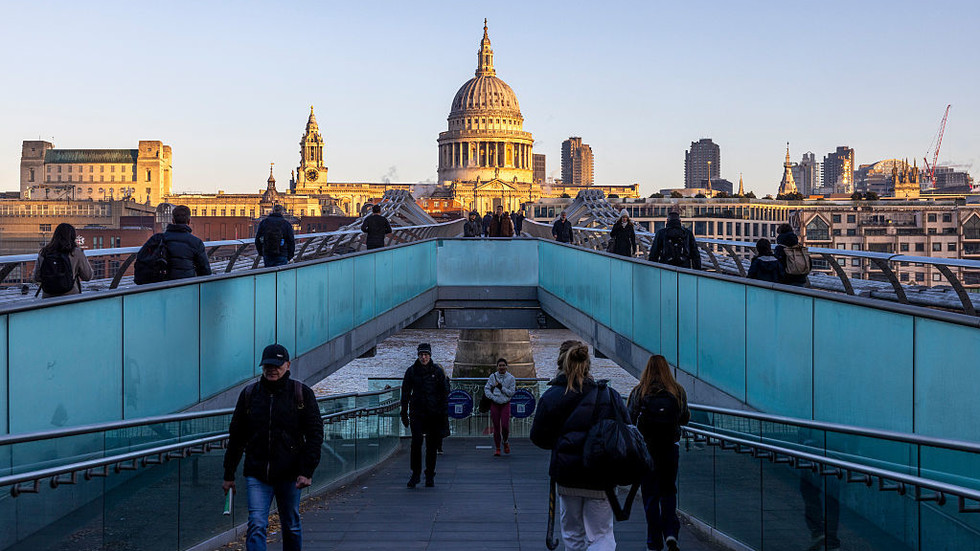 Briti chudobnejú – správa