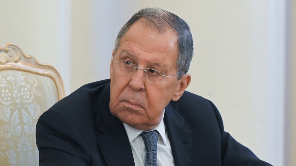 Lavrov: Kyjev potrebuje verejný mandát na podpísanie mierovej zmluvy