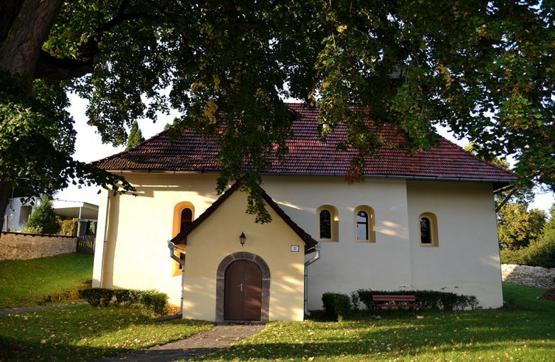 JABLOŇOVCE: Jabloňovce sú obec na Slovensku v okrese Levice. JABLOŇOVCE: Jabloňovce sú obec na Slovensku v okrese Levice.