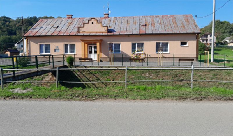 NIŽNÉ LADIČKOVCE: Obec patrila panstvu Humenné, neskôr Klobušickovcom a Dernathovcom. NIŽNÉ LADIČKOVCE: Obec patrila panstvu Humenné, neskôr Klobušickovcom a Dernathovcom.