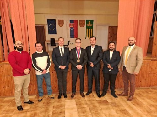 POĽANY: A Felső-Bodrogközben, Királyhelmectől 7 km-re északra, Lelesz és Szolnocska települések között, a Latorca bal oldalán.