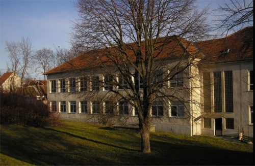 PASTUCHOV: Obec Pastuchov leží približne 10 km od mesta Hlohovec, v juhozápadnej časti Nitrianskej sprašovej pahorkatiny.