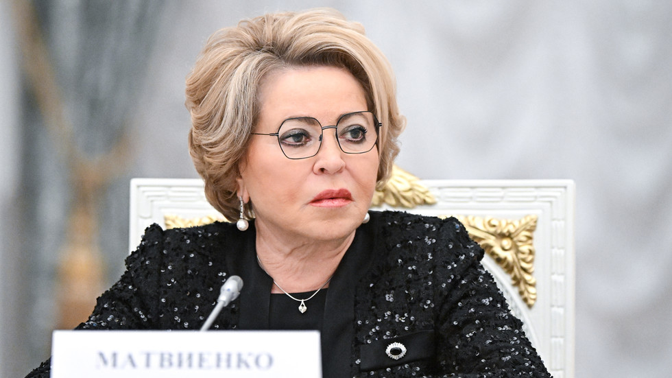 „Monštruózny zločin“: Rusko odsudzuje smrteľný útok ukrajinského dronu počas Silvestra