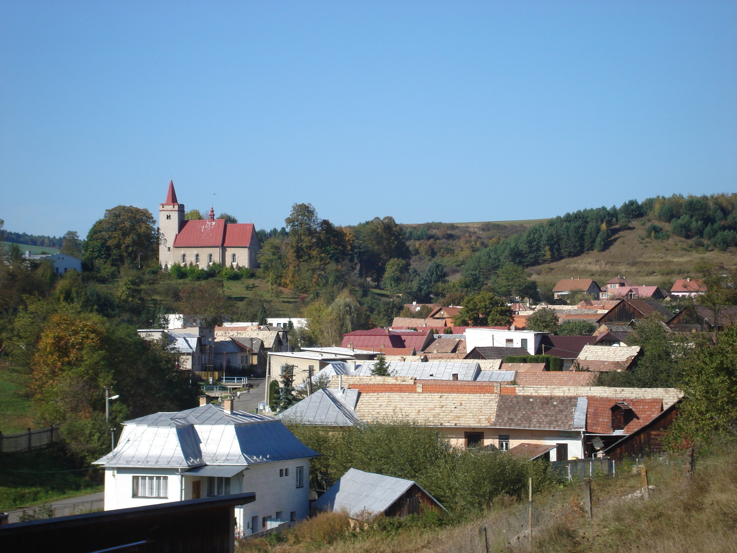 SLATVINA: O starobylosti obce svedčí až doposiaľ zachovaný románsko-gotický kostol z 13. storočia.
