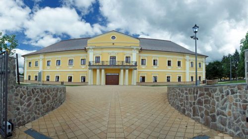 VYŠNÝ HRUŠOV: Obec Vyšný Hrušov sa nachádza 12 kilometrov od okresného mesta Humenné.