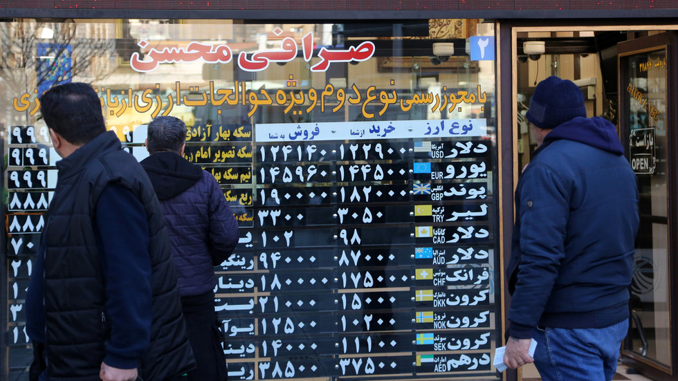 Irán čelí najhorším nepokojom od roku 2022 (VIDEÁ)