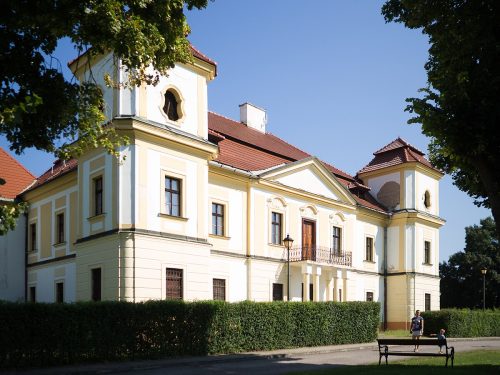 KRÁĽ: Kráľ je obec (maď. Sajószentkirály) v okrese Rimavská Sobota.