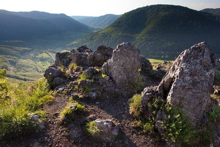 KOŠICKÁ BELÁ: Obec je dopravne prepojená s Opátkou, Košicami, Spišskou Novou Vsou pravidelnými autobusovými linkami.