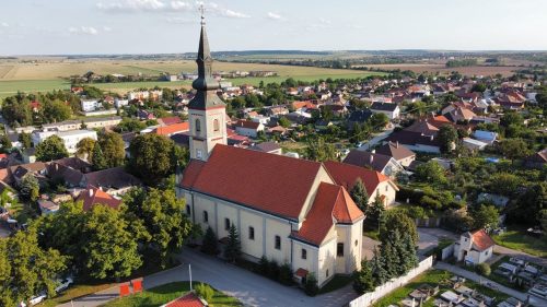 HORNÉ OREŠANY: Obec sa nachádza v západnej časti Trnavského okresu.