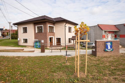 HRACHOVO: Písomne je preukázateľne doložená existencia obce z roku 1353 s názvom Hrachou.