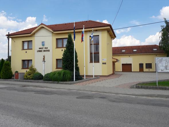 LIVINSKÉ OPATOVCE: Od roku 1321 do roku 1468 patrila obec zoborskému kláštoru. LIVINSKÉ OPATOVCE: Od roku 1321 do roku 1468 patrila obec zoborskému kláštoru.