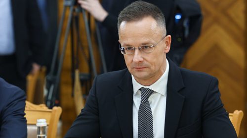 Maďarský minister zahraničných vecí tvrdí, že západné sily na Ukrajine smerujú k vojne.