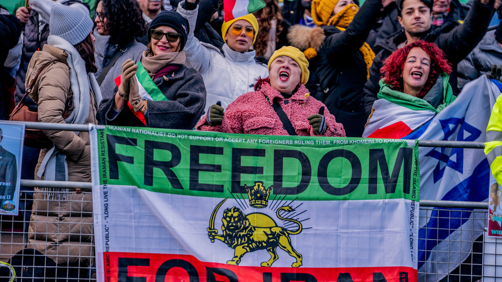 Irán uprostred protestov vypol internet, tvrdí monitorovacia skupina Irán uprostred protestov vypol internet, tvrdí monitorovacia skupina