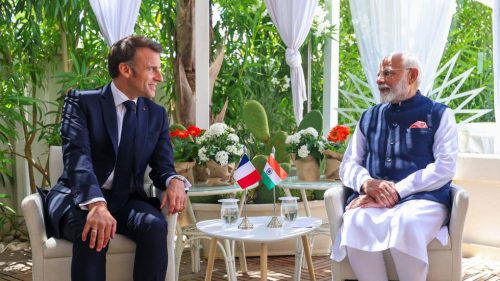 Macron povedal, že G7 by nemala byť skupinou proti BRICS