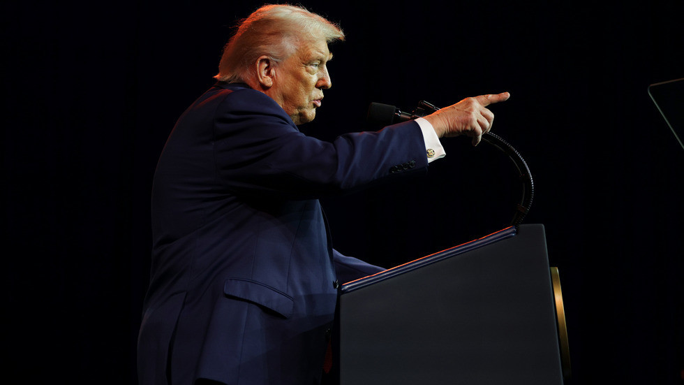 Trump varuje, že v otázke Grónska by mohol zvoliť „tvrdú cestu“