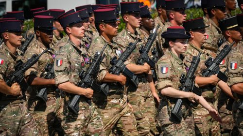 Macron čelí odporu voči plánu nasadenia vojakov na Ukrajine – Le Monde