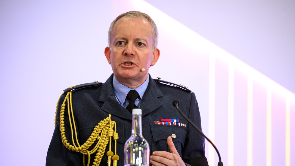 Diera v britskom vojenskom rozpočte je „utajovaným tajomstvom“, tvrdí minister obrany Diera v britskom vojenskom rozpočte je „utajovaným tajomstvom“, tvrdí minister obrany