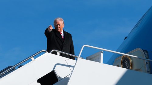 Trump chce „definitívne“ kroky proti Iránu – médiá