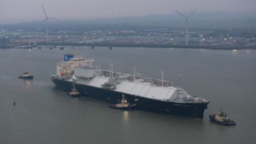 EÚ vstupuje do „vysoko rizikovej závislosti“ od energie z USA, tvrdí think tank