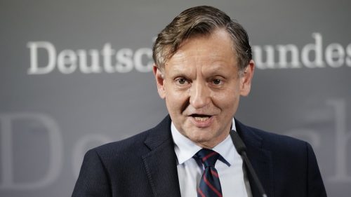 Nemecko potrebuje jadrové zbrane, tvrdí poslanec