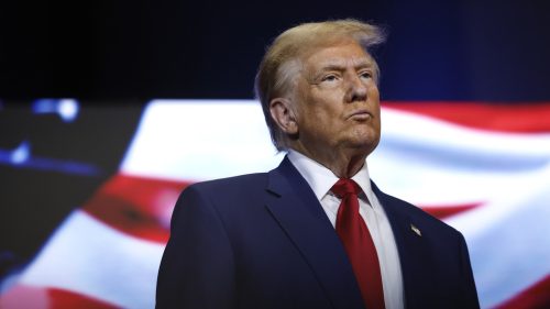 Trump odmieta „myslieť výlučne na mier“