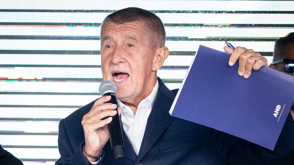 Česká republika nepredá Ukrajine lietadlá, vyhlásil premiér