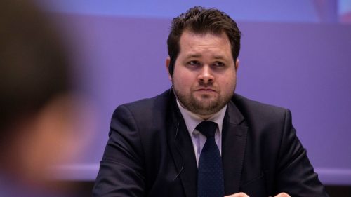 Dánsky poslanec Európskeho parlamentu hovorí Trumpovi, aby „išiel ‘f**k off’“