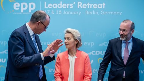 Orbán: Európu „riadi nemecká vojnová trojka“