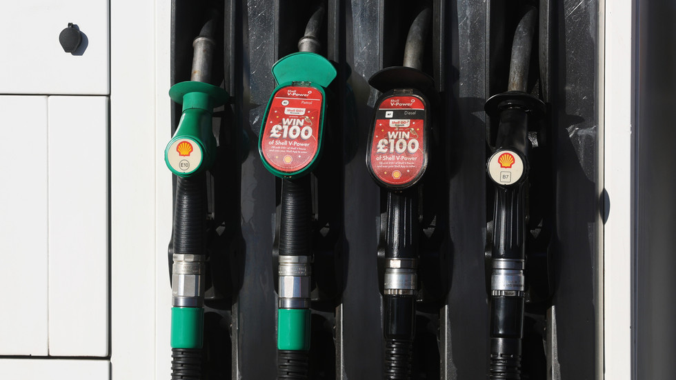 Spojené kráľovstvo ignoruje vlastný zákaz dovozu ruskej ropy – Politico